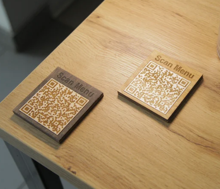 Dark Khaki Menu codice QR legno, cartello menu codice QR, cartello QR code in legno Schermata2025-03-22alle14.52.14.png