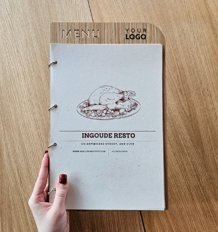 Rosy Brown portamenu con anelli in legno per fogli formato a4, supporto menu inciso, cartella menu ristorante, pannello menu, libro menu, copertina menu personalizzata, copertina menu bevande Schermata_2025-03-21_alle_18.59.52.png