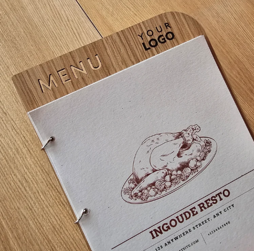 Rosy Brown portamenu con anelli in legno per fogli formato a4, supporto menu inciso, cartella menu ristorante, pannello menu, libro menu, copertina menu personalizzata, copertina menu bevande Schermata_2025-03-21_alle_19.00.25.png