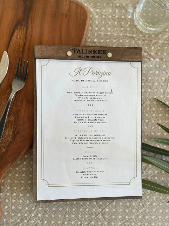 Gray portamenu misura A4 in legno scuro per fogli, supporto menu inciso, cartella menu ristorante, pannello menu, libro menu, copertina menu personalizzata, copertina menu bevande Schermata_2025-03-22_alle_12.59.57.png