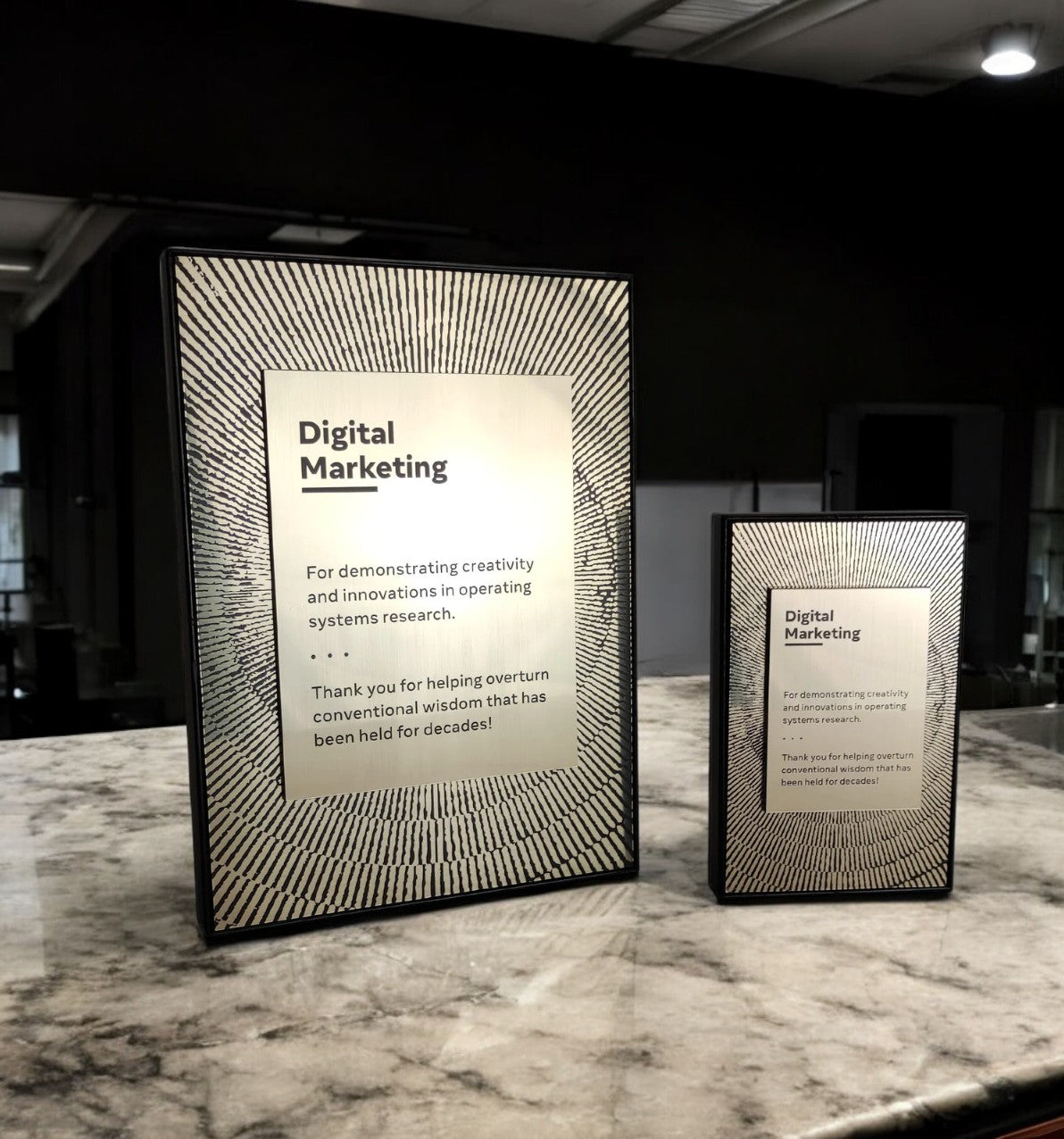 Black Premio di apprezzamento con cornice in metallo massiccio, targa personalizzata per partner commerciale, regalo unico per il miglior dipendente, trofeo premio Screenshot2025-03-18alle19.12.43-Photoroom.jpg