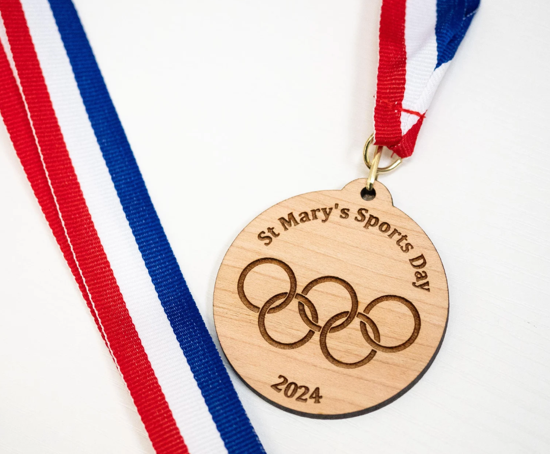 Beige Medaglia di legno STILE OLIMPICO personalizzata 11 sport Medaglie personalizzate Premio di gara Maratona personalizzata Corsa Ciclo virtuale Calcio Danza Nuoto Sport Screenshot2025-03-19alle16.24.42.png