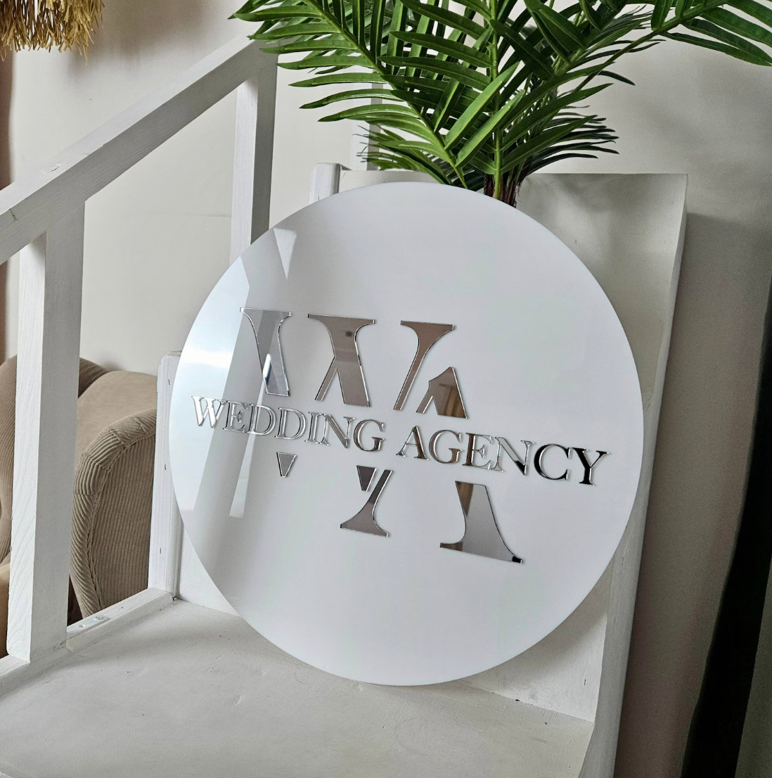 Gray targa ln plexiglas bianco con logo insegna personalizzata per negozio locale moderno in plexiglas Screenshot2025-03-21alle13.14.43.png