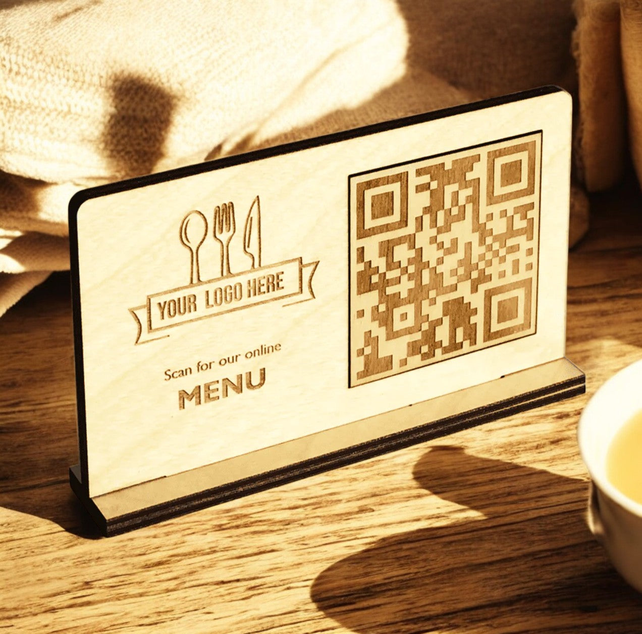 Black portamenu  qr code legno chiaro con elasticoin legno , supporto menu inciso, cartella menu ristorante, pannello menu, libro menu, copertina menu personalizzata, copertina menu bevande Screenshot2025-03-21alle16.29.49-Photoroom.jpg