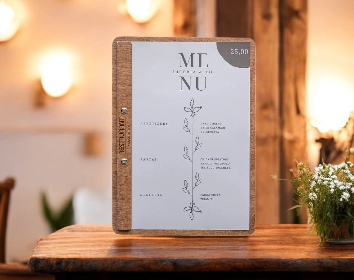 Tan portamenu con bacchetta in legno chiaro per fogli, supporto menu inciso, cartella menu ristorante, pannello menu, libro menu, copertina menu personalizzata, copertina menu bevande Screenshot2025-03-21alle16.44.44-Photoroom.jpg
