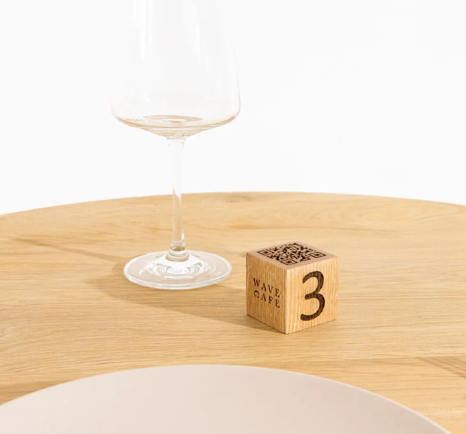 Antique White cubo con codice QR in legno personalizzata con logo e numero di tavolo, set da 10 - Supporto per codice QR per ristoranti, caffè e bar, segnale di scansione per pagare Screenshot2025-03-22alle12.58.45.png