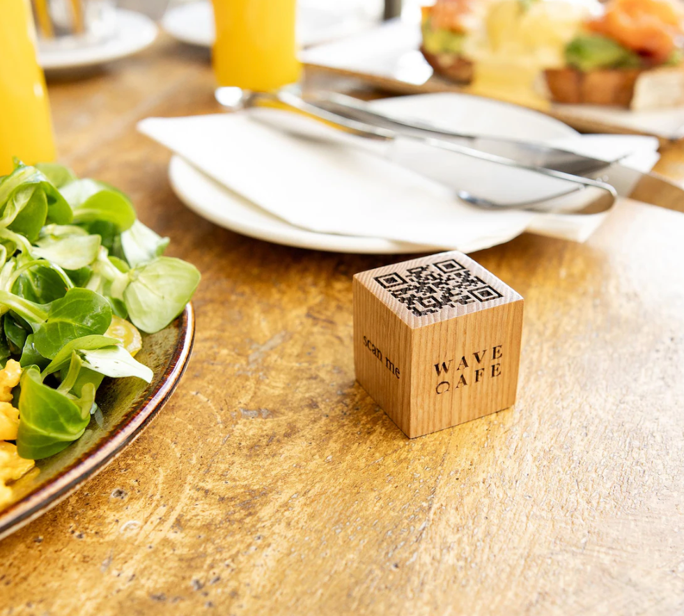 Tan cubo con codice QR in legno personalizzata con logo e numero di tavolo, set da 10 - Supporto per codice QR per ristoranti, caffè e bar, segnale di scansione per pagare Screenshot2025-03-22alle12.58.53.png