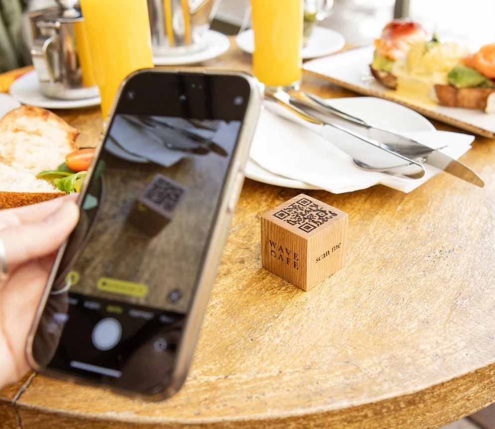 Tan cubo con codice QR in legno personalizzata con logo e numero di tavolo, set da 10 - Supporto per codice QR per ristoranti, caffè e bar, segnale di scansione per pagare Screenshot2025-03-22alle12.59.01.png