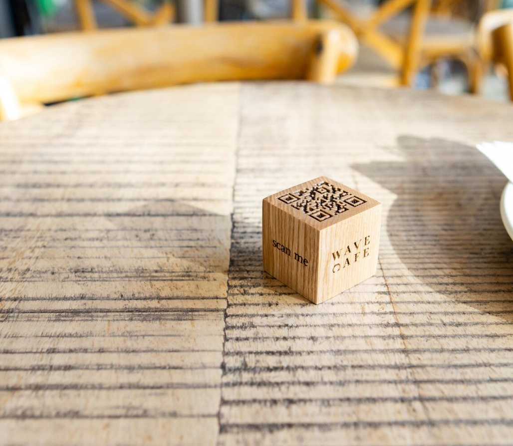 Tan cubo con codice QR in legno personalizzata con logo e numero di tavolo, set da 10 - Supporto per codice QR per ristoranti, caffè e bar, segnale di scansione per pagare Screenshot2025-03-22alle12.59.09.png