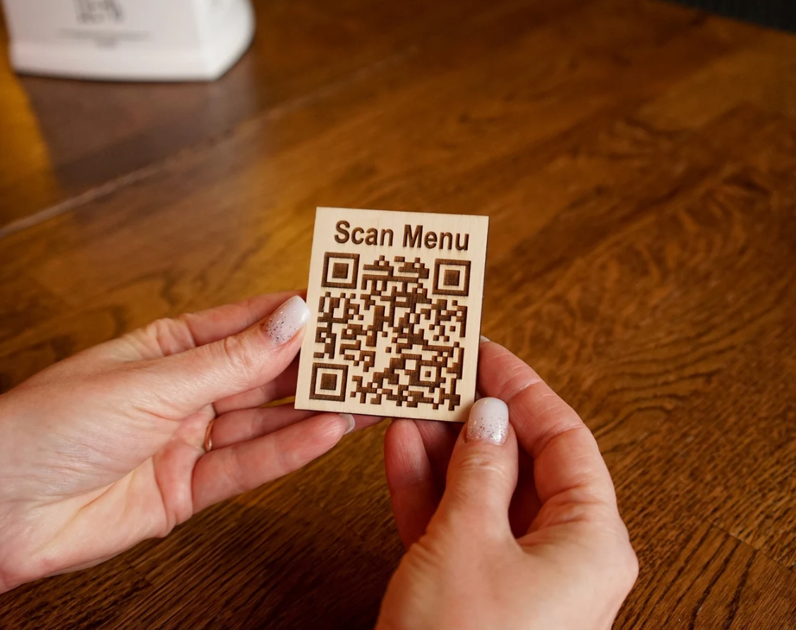 Saddle Brown Cartello codice QR in legno con testo personalizzato, menu touchless codice QR, scansione menu QR, menu codice QR personalizzato, cartello menu codice QR Screenshot2025-03-22alle14.47.55.png