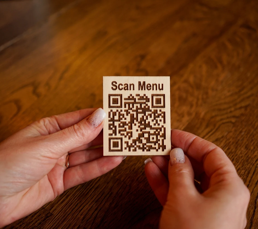 Saddle Brown Cartello codice QR in legno con testo personalizzato, menu touchless codice QR, scansione menu QR, menu codice QR personalizzato, cartello menu codice QR Screenshot2025-03-22alle14.48.06.png