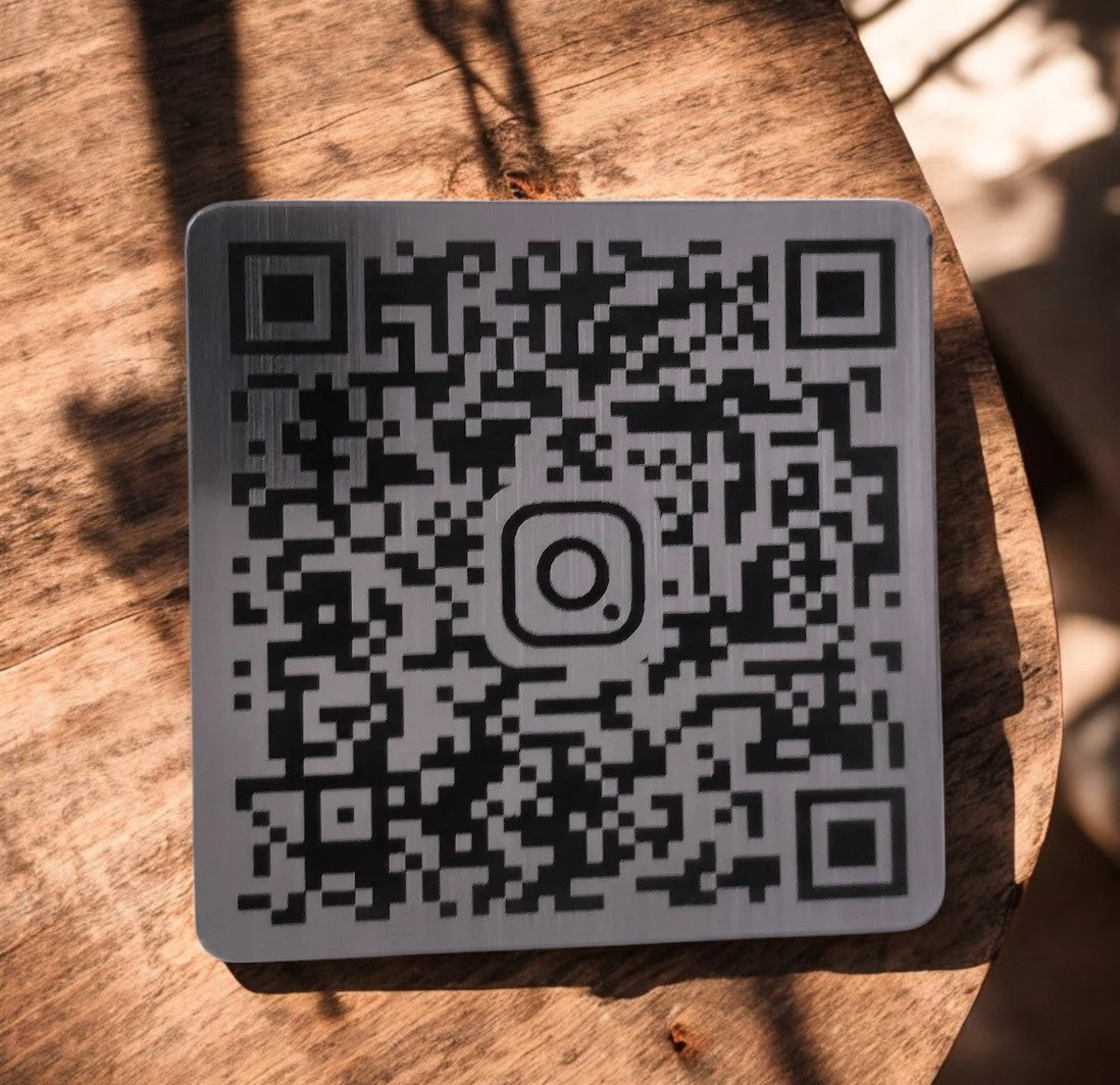 Dark Slate Gray Targa con codice QR inciso personalizzato - Menu senza contatto per ristorante, hotel, bar - Instagram, Facebook, Google Recensioni QR Screenshot2025-03-22alle14.55.13-Photoroom.jpg