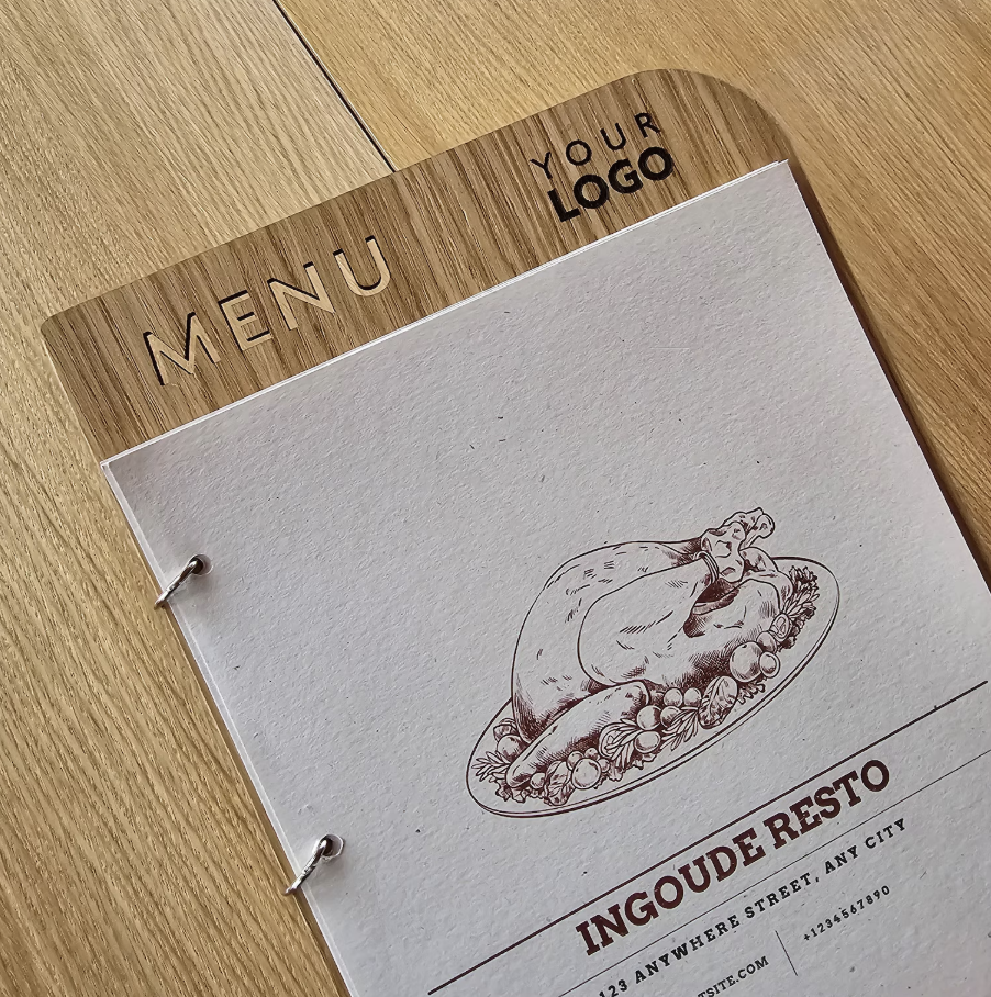 Dark Gray portamenu onda ad anelli misura A4 in legno scuro per fogli, supporto menu inciso, cartella menu ristorante, pannello menu, libro menu, copertina menu personalizzata, copertina menu bevande Screenshot2025-03-24alle16.32.24.png