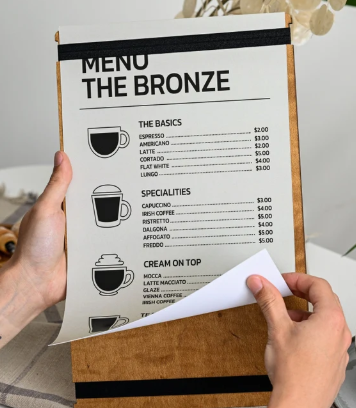 Gray portamenu con elastico A4 in legno scuro per fogli, supporto menu inciso, cartella menu ristorante, pannello menu, libro menu, copertina menu personalizzata, copertina menu bevande Screenshot2025-03-27185121.png