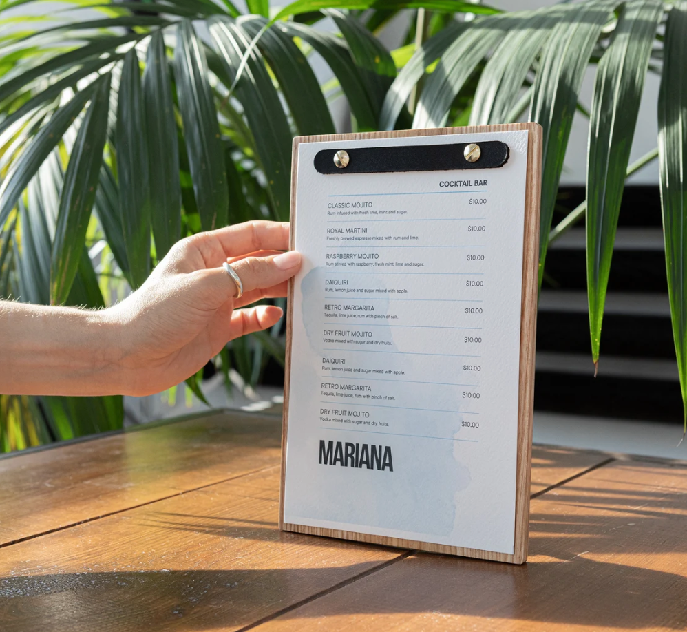 Dim Gray portamenu con fascia  A4 o a5 in legno per fogli, supporto menu inciso, cartella menu ristorante, pannello menu, libro menu, copertina menu personalizzata, copertina menu bevande Screenshot2025-03-27alle19.05.32.png