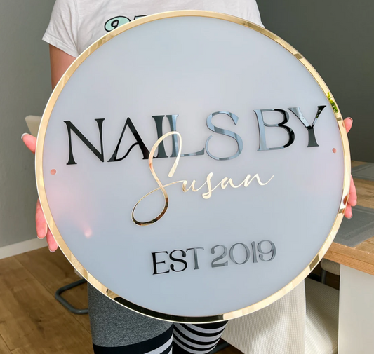 Gray targa ln plexiglas satinato con lettere specchiate  con logo insegna personalizzata per negozio locale moderno Screenshot2025-03-27alle19.57.06.png