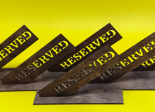 Gold Cartello tavolo riservato, tavola rustica in legno, arredamento ristorante, cartello tavolo riservato in legno Screenshot2025-03-28193708.png