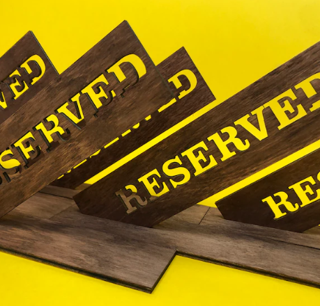 Gold Cartello tavolo riservato, tavola rustica in legno, arredamento ristorante, cartello tavolo riservato in legno Screenshot2025-03-28193749.png