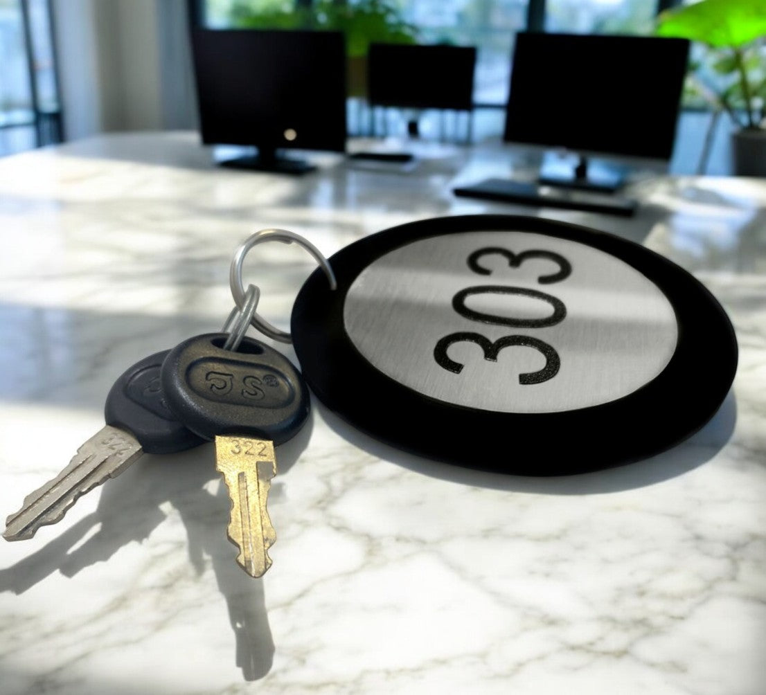 Portachiavi per Hotel in Plexiglas e ABS con Numeri Incisi – Eleganza e Resistenza