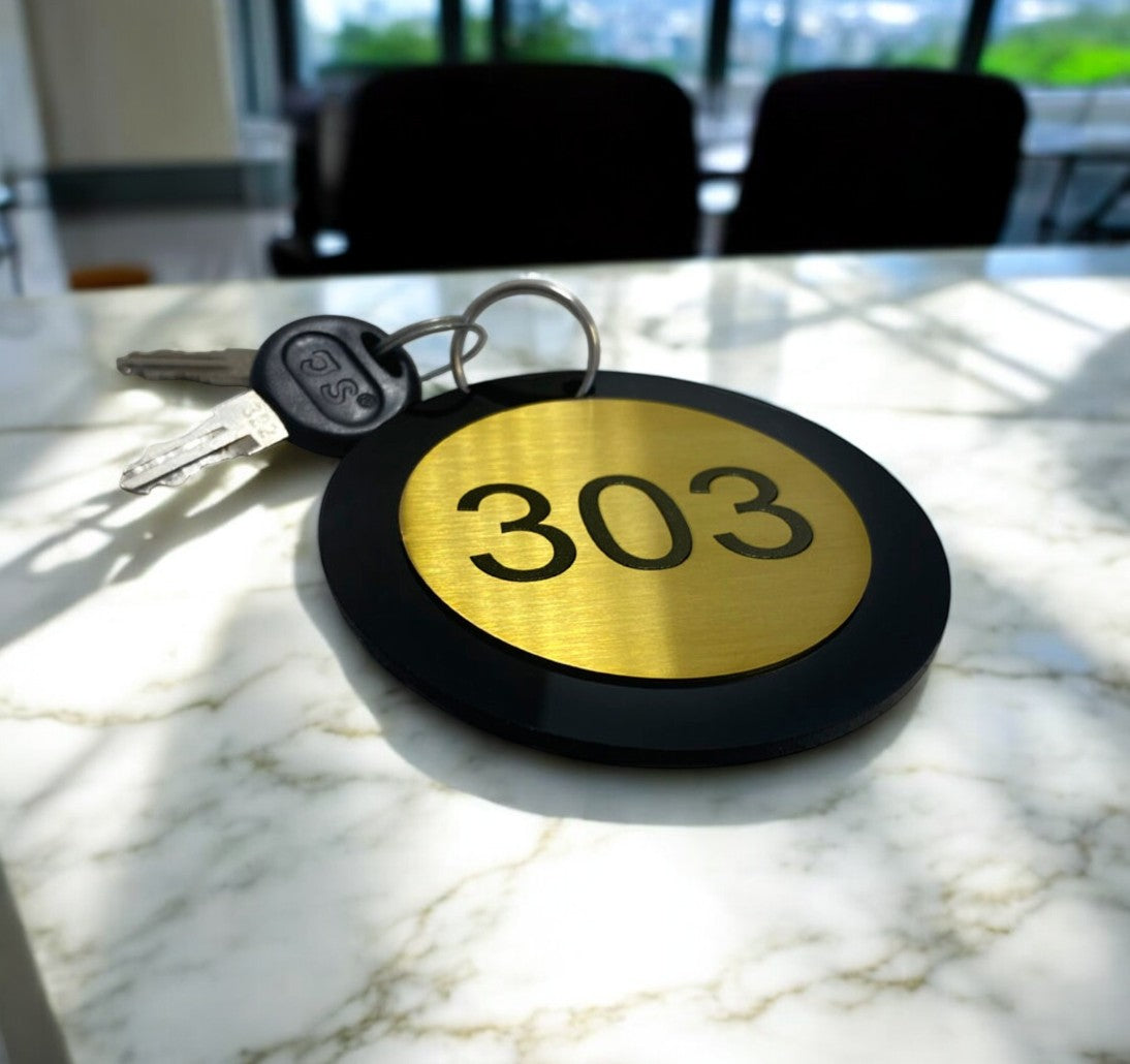 Portachiavi per Hotel in Plexiglas e ABS con Numeri Incisi – Eleganza e Resistenza