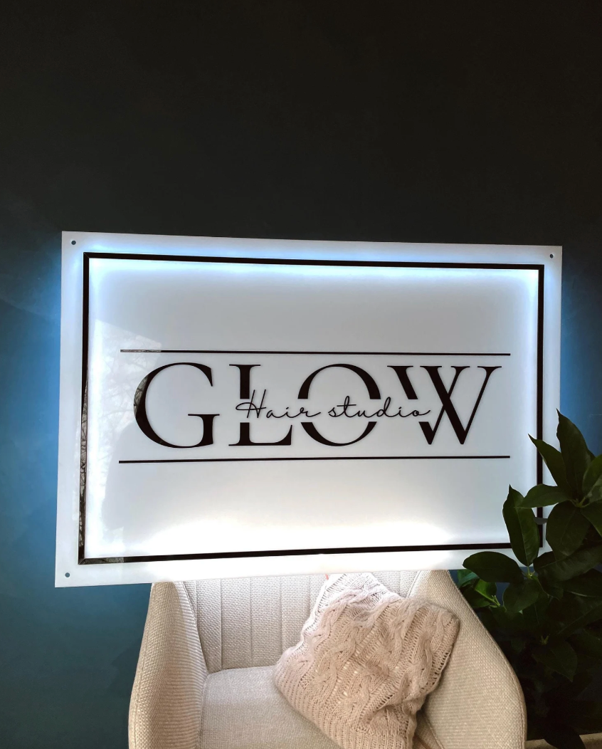Insegna in plexiglas bianco con led retroilluminata - Insegna in acrilico bianco e lettere a rilievo Lettera a specchio