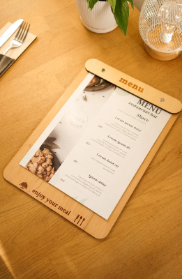 Goldenrod portamenu con supporto a bacchetta in legno per fogli, supporto menu inciso, cartella menu ristorante, pannello menu, libro menu, copertina menu personalizzata, copertina menu bevande per bar e cocktail bar Screenshot2025-03-31153415.png