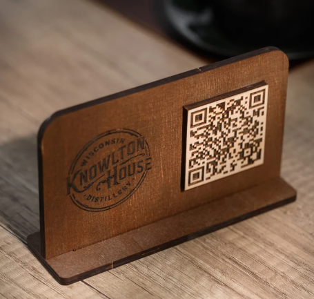 Dark Olive Green portamenu qr code stand noce in legno per food and  beverage , supporto menu inciso, cartella menu ristorante, pannello menu, libro menu, copertina menu personalizzata, copertina menu bevande Screenshot2025-03-31160645.png