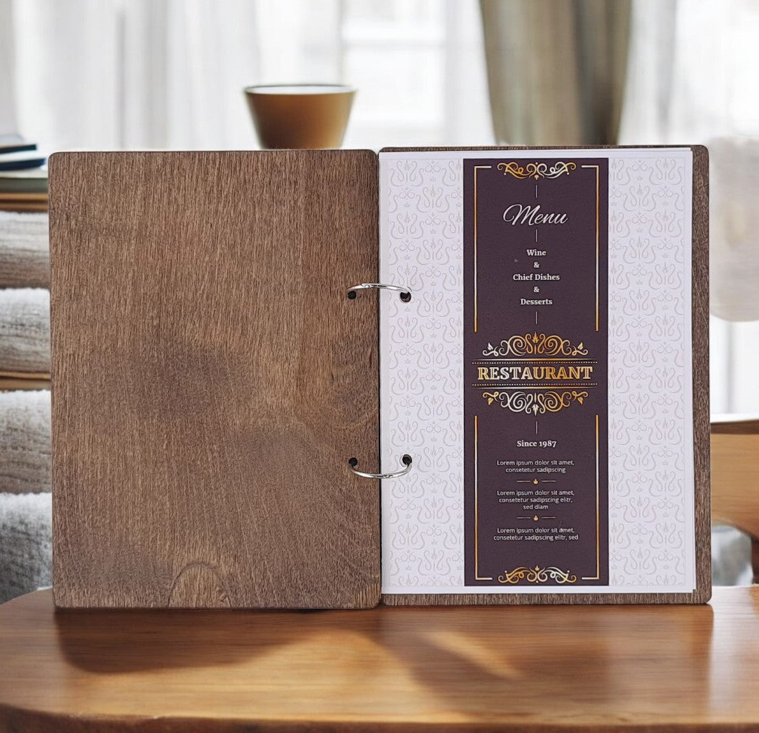 Dim Gray portamenu con anelli in legno  per fogli formato a5, supporto menu inciso, cartella menu ristorante, pannello menu, libro menu, copertina menu personalizzata, copertina menu bevande Screenshot_2025-03-21_alle_16.52.30-Photoroom.jpg