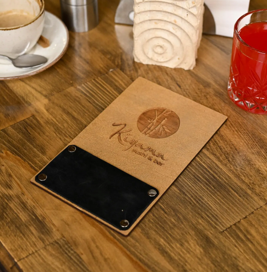 Sienna portaconto semplice in legno personalizzato con incisione laser ricevuta per gli ospiti, per ristoranti, libretto di servizio personalizzato, presentatore di assegni per server BookWood, porta fatture personalizzato Screenshot_2025-03-22_alle_13.50.16.png