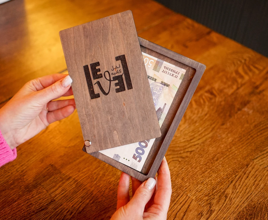 Sienna portaconto cassettina legno personalizzato con incisione laser ricevuta per gli ospiti, per ristoranti, libretto di servizio personalizzato, presentatore di assegni per server BookWood, porta fatture personalizzato Screenshot_2025-03-22_alle_14.51.32.png