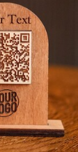 Sienna cavalierino per menu su QR con incisione del logo, supporto per menu touchless, supporto per codice QR in legno, display per menu da bar, supporto per cartello per ristorante, cocktail bar Screenshot_2025-03-27_192003.png