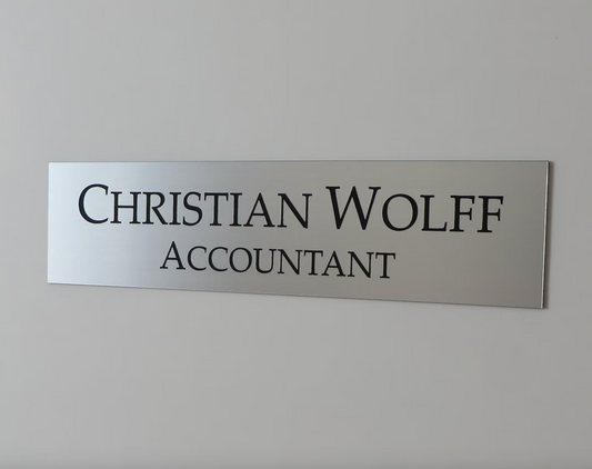 Dark Gray Targhetta per ufficio  in acciaio abs adesiva con incisione personalizzata, targa per porta personalizzata, targa, targa per nome azienda, adesivo stacca e incolla– Eleganza, Precisione e Resistenza Targhetta da parete personalizzata Screenshot_2025-03-29_alle_17.49.59.png