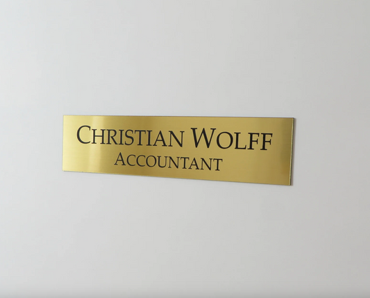 Light Gray Targhetta per ufficio  in acciaio abs adesiva con incisione personalizzata, targa per porta personalizzata, targa, targa per nome azienda, adesivo stacca e incolla– Eleganza, Precisione e Resistenza Targhetta da parete personalizzata Screenshot_2025-03-29_alle_17.50.09.png