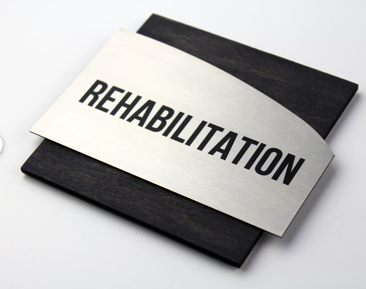 targa personalizzata da parete in legno e abs acciaio per ufficio in plexiglas con incisione personalizzata, targa per porta personalizzata, targa, targa per nome azienda– Eleganza, Precisione e Resistenza