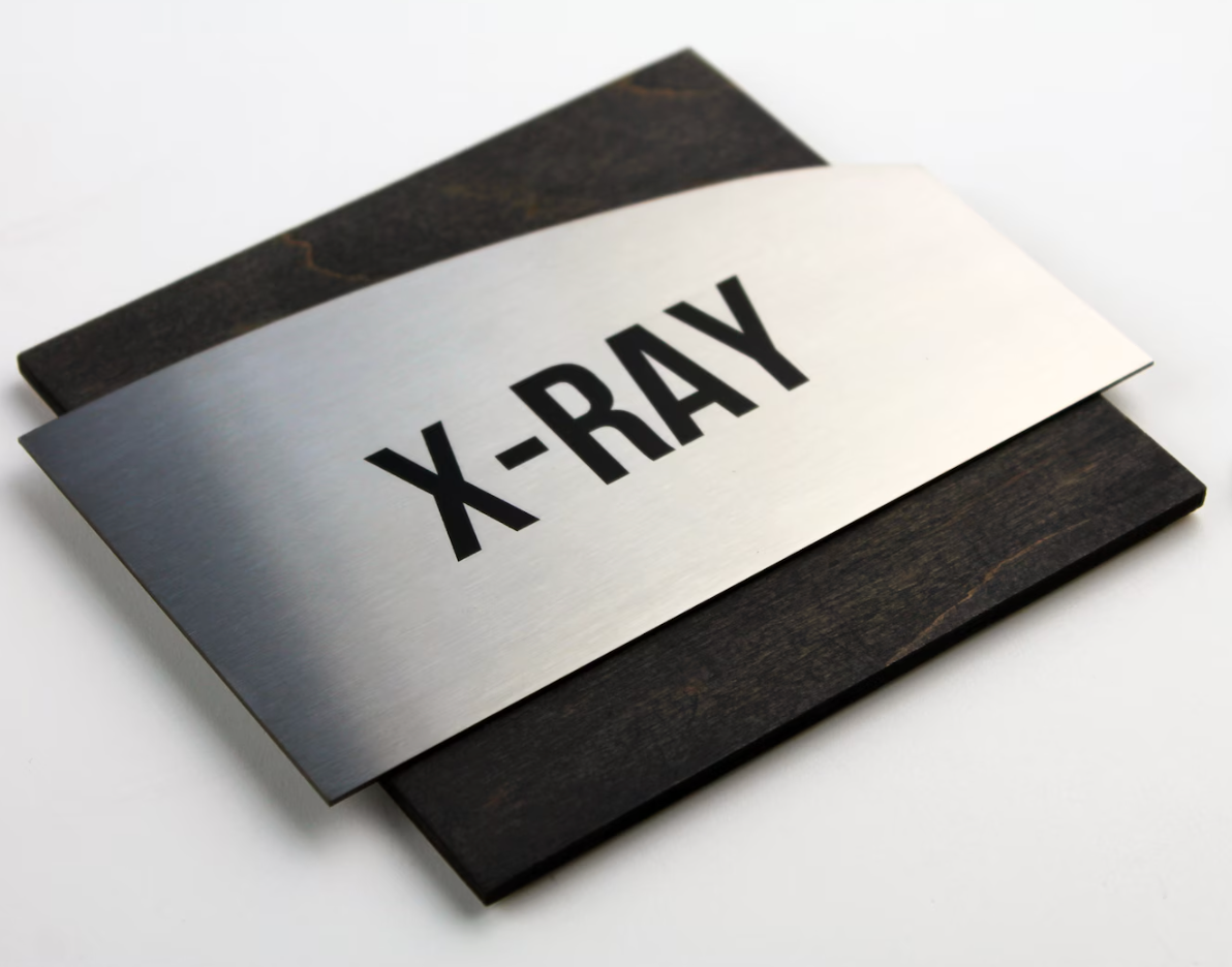 targa personalizzata da parete in legno e abs acciaio per ufficio in plexiglas con incisione personalizzata, targa per porta personalizzata, targa, targa per nome azienda– Eleganza, Precisione e Resistenza