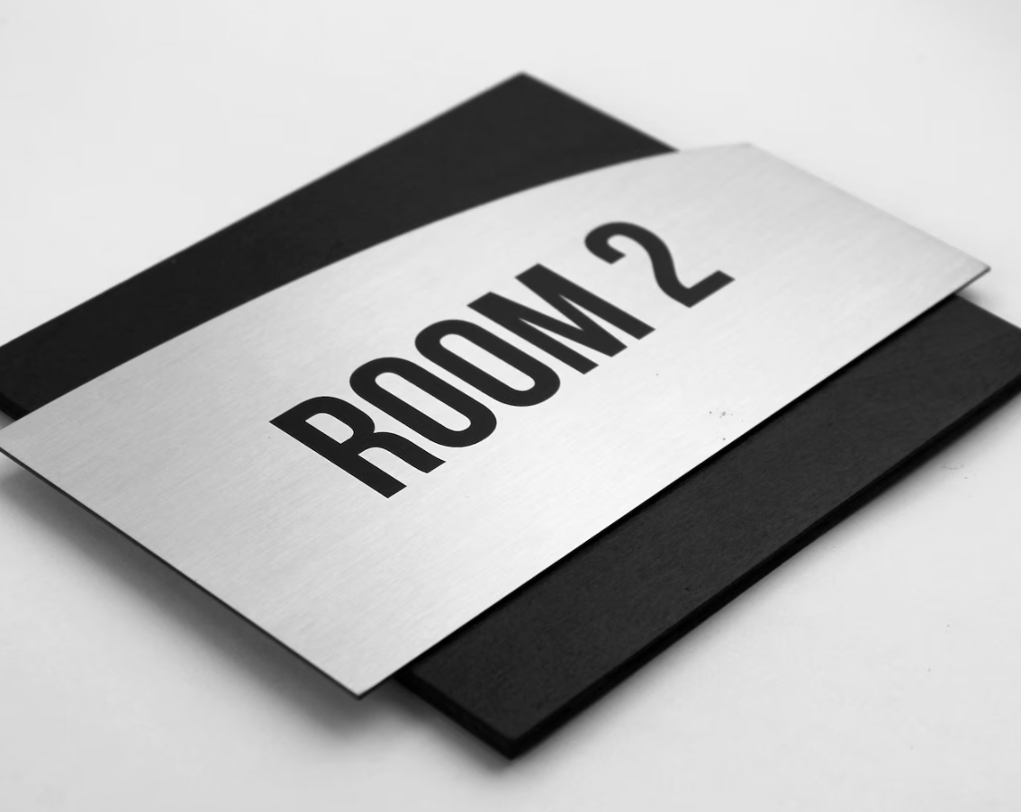 targa personalizzata da parete in legno e abs acciaio per ufficio in plexiglas con incisione personalizzata, targa per porta personalizzata, targa, targa per nome azienda– Eleganza, Precisione e Resistenza
