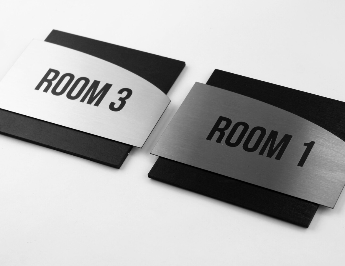 targa personalizzata da parete in legno e abs acciaio per ufficio in plexiglas con incisione personalizzata, targa per porta personalizzata, targa, targa per nome azienda– Eleganza, Precisione e Resistenza