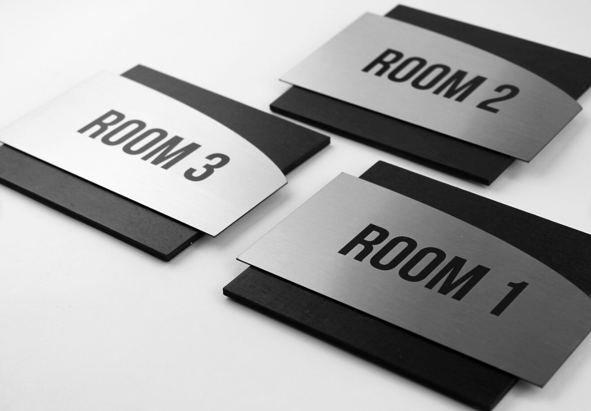 Dark Slate Gray targa  personalizzata da parete in legno e abs acciaio per ufficio  in plexiglas con incisione personalizzata, targa per porta personalizzata, targa, targa per nome azienda– Eleganza, Precisione e Resistenza Screenshot_2025-03-29_alle_18.37.43.png