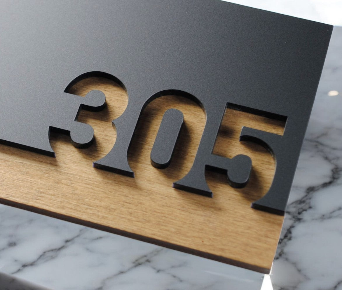 Light Slate Gray Numeri in plexiglas e legno da parete per ufficio o casa con incisione personalizzata, targa per porta personalizzata, targa, targa per nome azienda– Eleganza, Precisione e Resistenza Screenshot_2025-03-30_alle_12.07.28-Photoroom.jpg