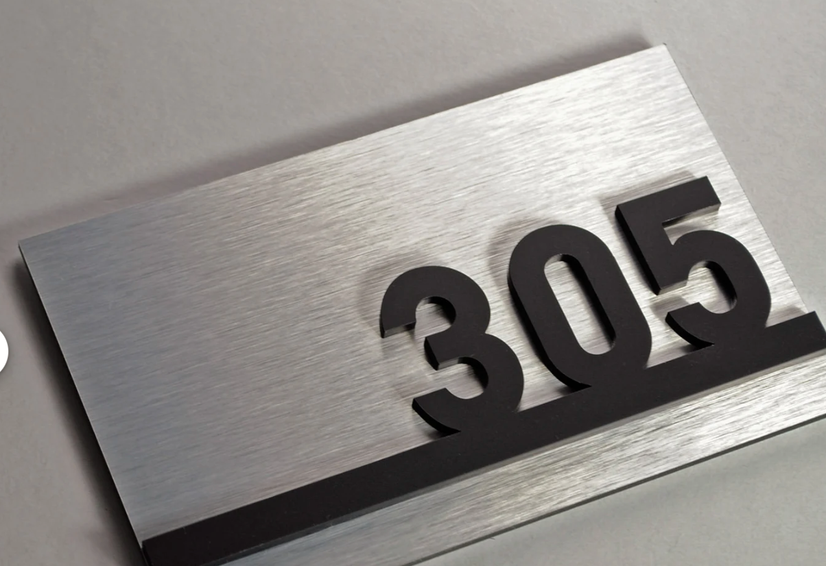 Dark Gray Numeri in abs effetto acciaio e legno da parete per ufficio o casa con incisione personalizzata, targa per porta personalizzata, targa, targa per nome azienda– Eleganza, Precisione e Resistenza Screenshot_2025-03-30_alle_12.55.44.png