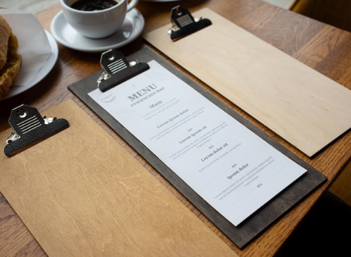 Rosy Brown portamenu misura A4 14,8x21 cm,  in legno per fogli beverage e food con pinza, supporto menu inciso, cartella menu ristorante, pannello menu, libro menu, copertina menu personalizzata, copertina menu bevande Screenshot_2025-03-31_151423.png