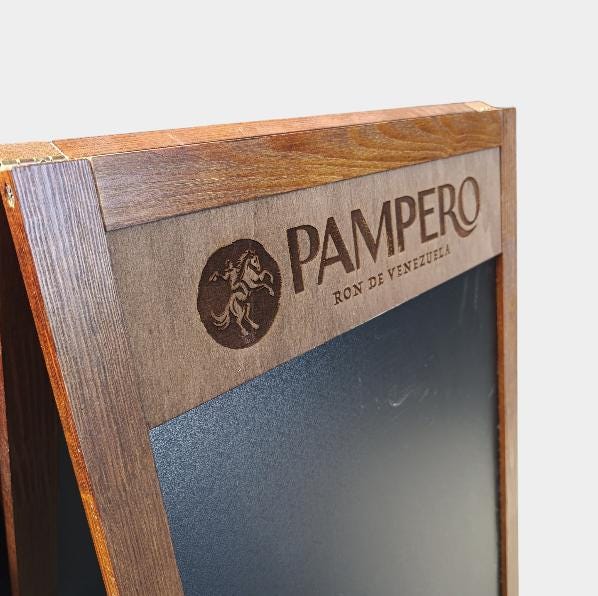 Lavagna a Cavalletto Bifacciale in Legno di Pioppo Mordenzato Noce - Insegna Pubblicitaria Artigianale per Ristorante, Bar e Caffetteria