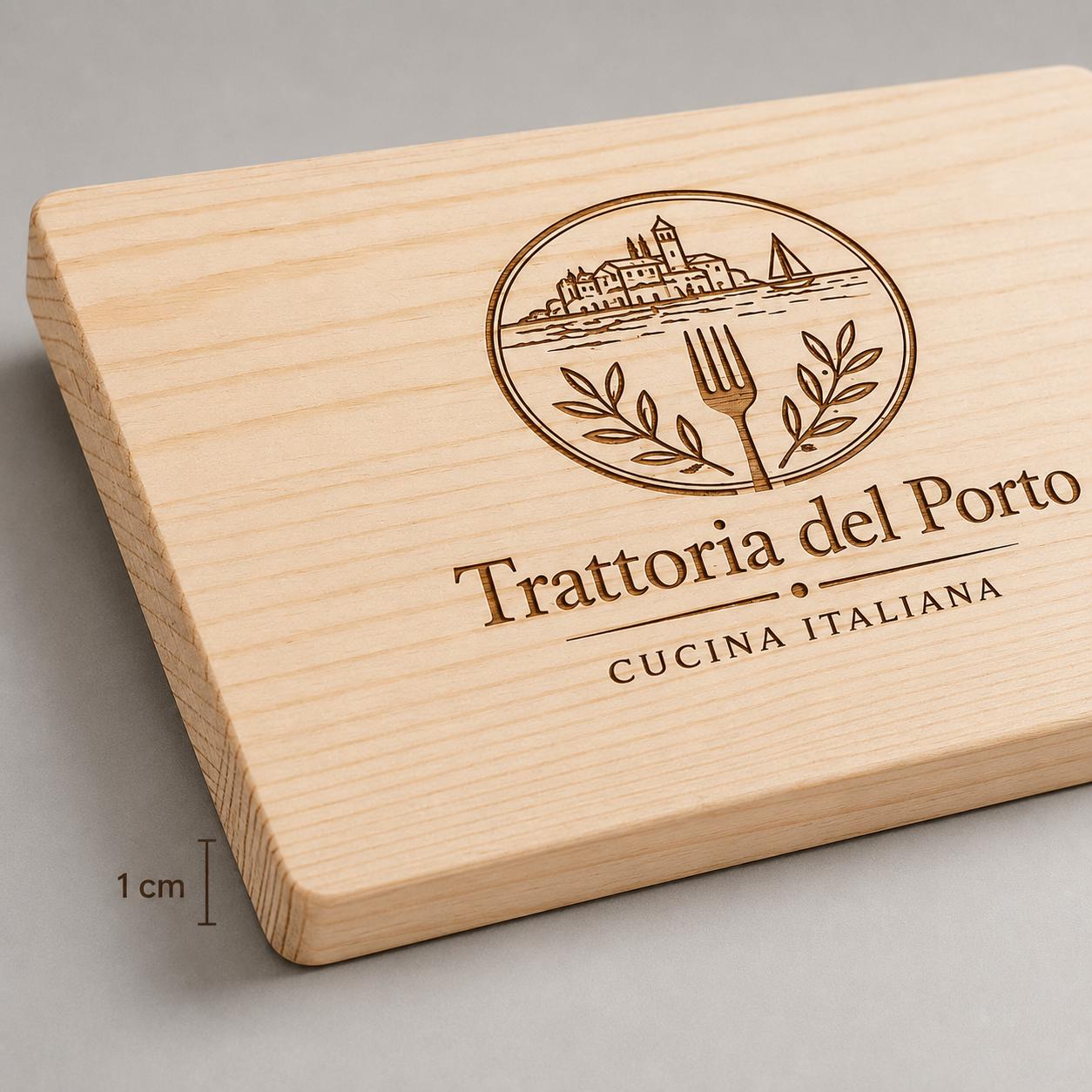 Tagliere in pino personalizzato visto in ambientazione