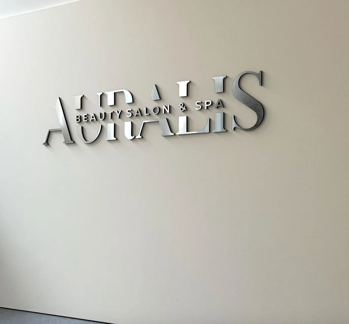 Gray Insegne  in acciaio abs per saloni personalizzati, Insegne estetiche, Insegne Bliss, Insegne per ufficio, Insegne aziendali 3D, Segnaletica clinica, Insegne per dentisti, Insegne da parete per ufficio, Glow Up insegna_abs.png