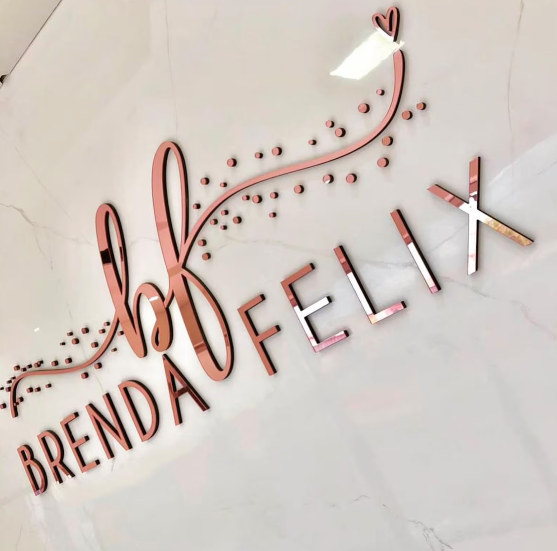 Light Gray Insegne in plexiglas argento specchiato per saloni personalizzati, Insegne estetiche, Insegne Bliss, Insegne per ufficio, Insegne aziendali 3D, Segnaletica clinica, Insegne per dentisti, Insegne da parete per ufficio, Glow Up insegna_oro_rosa.png