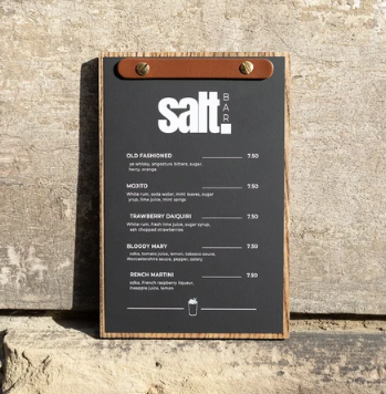 Gray menu board con supporto a bacchetta in pelle per fogli, misura A5 supporto menu inciso, cartella menu ristorante, pannello menu, libro menu, copertina menu personalizzata, copertina menu bevande per bar e cocktail bar Screenshot2025-03-31181337.png