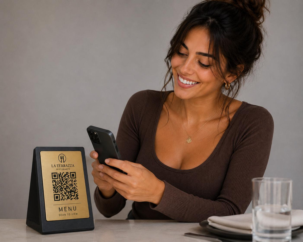 Qr code Nero acciaio elegante Personalizzato ScanFrame Stand in Metallo Inciso per Ristorante e Bar Segnatavolo Menu Digitale Display QR 3d