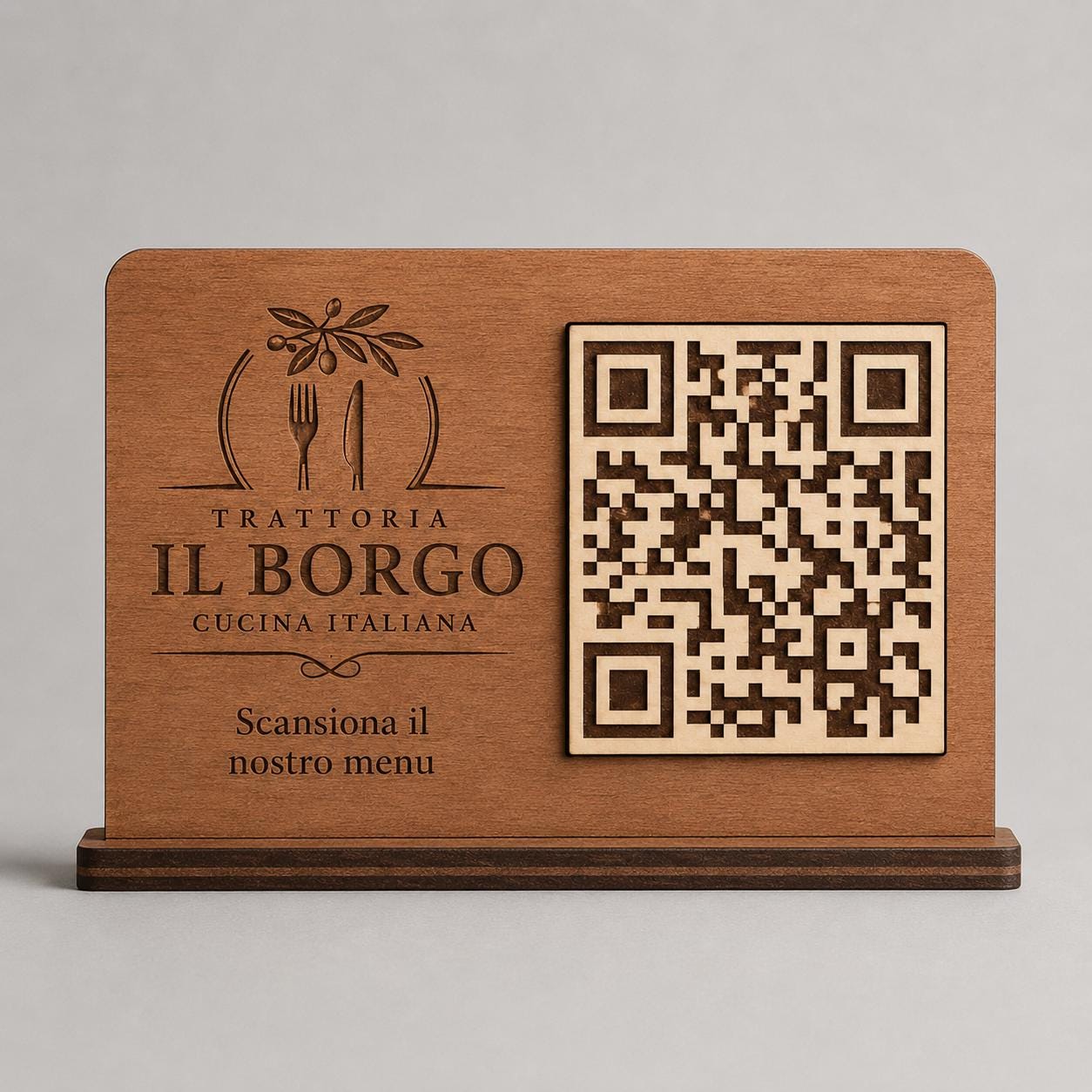 QR Code da tavolo in legno color noce personalizzato, segnatavolo inciso laser per menu digitale ristorante bar hotel