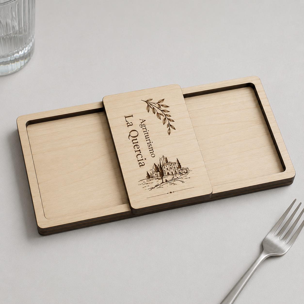 Portasoldi in legno noce con incisione logo ristorante personalizzato, segnatavolo inciso laser per menu digitale ristorante bar hotel