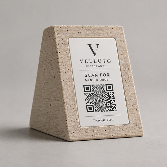 Supporto QR Code Menu Ristorante in PLA effetto travertino pietra | Totem da Tavolo Personalizzato con Logo e Targhetta Incisa Laser